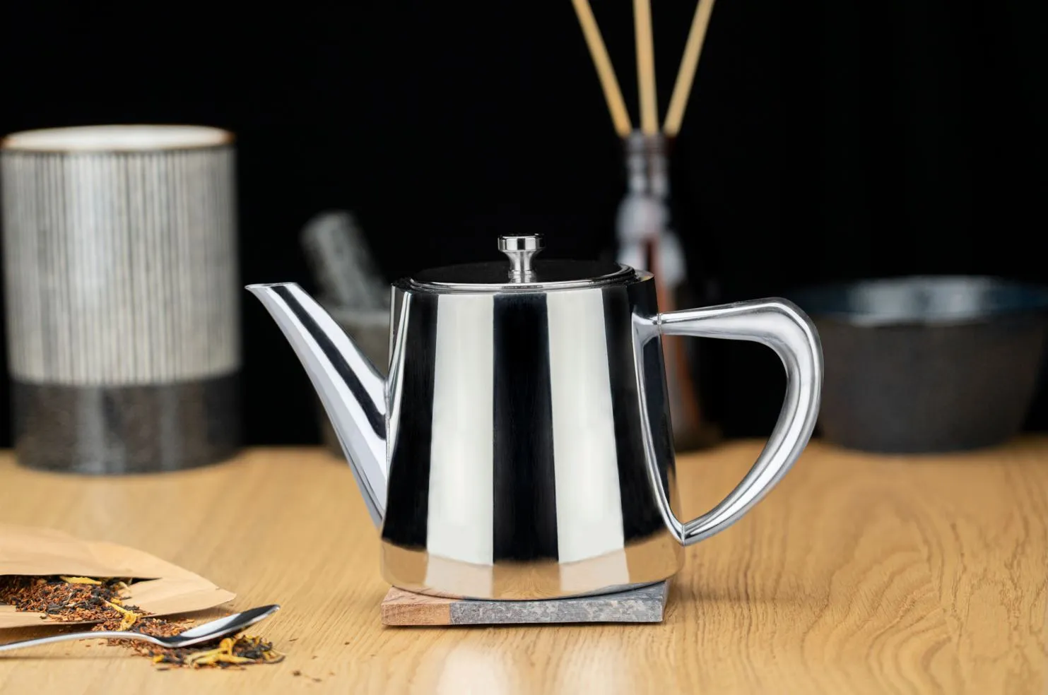 Derwent 1.4L Teapot, Mirror Polished