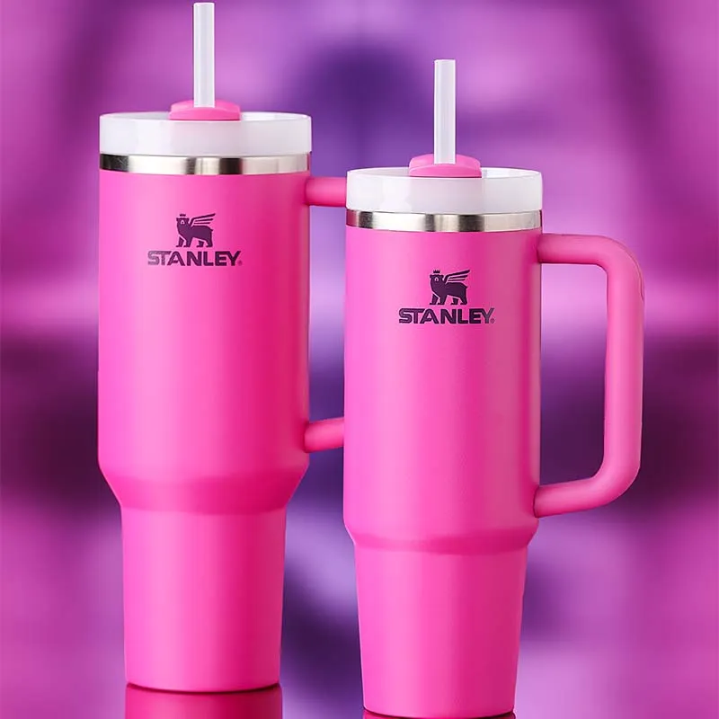 The 30oz Quencher H2.0 Flowstate Tumbler in Fuchsia