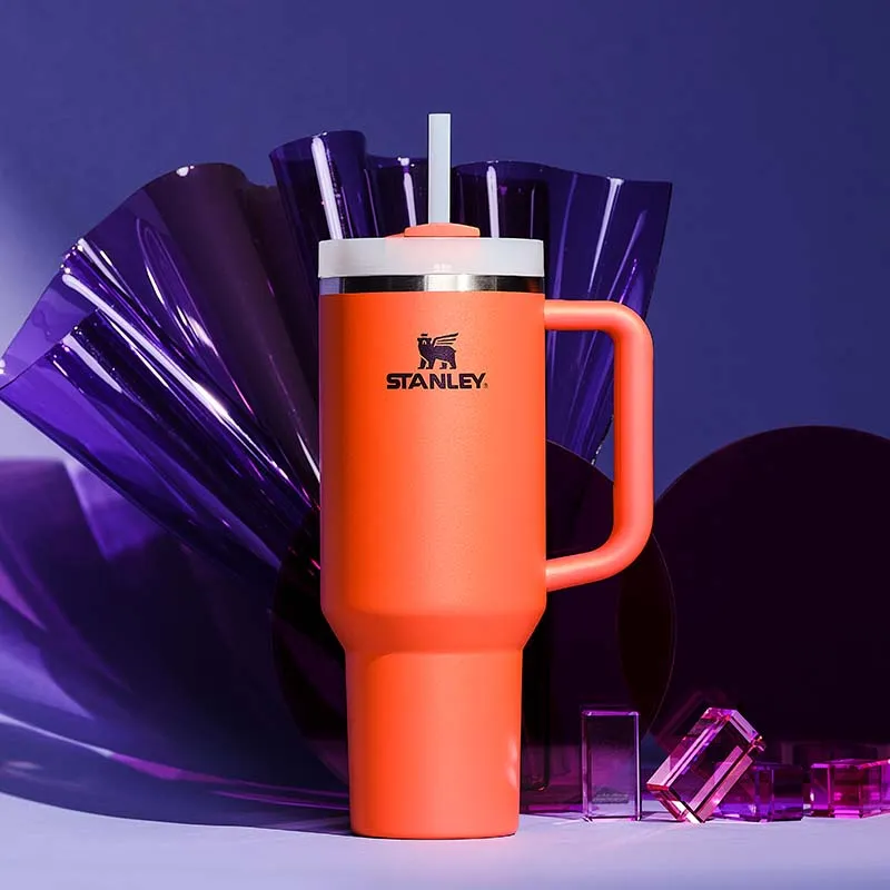 The 40oz Quencher H2.0 Flowstate Tumbler in Tigerlily Plum